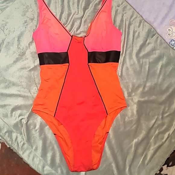 New Zingara One Piece Swimsuit - Picture 1 of 7
